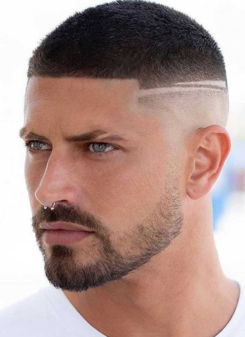 Buzz cut với đường kẻ vạch ở thái dương