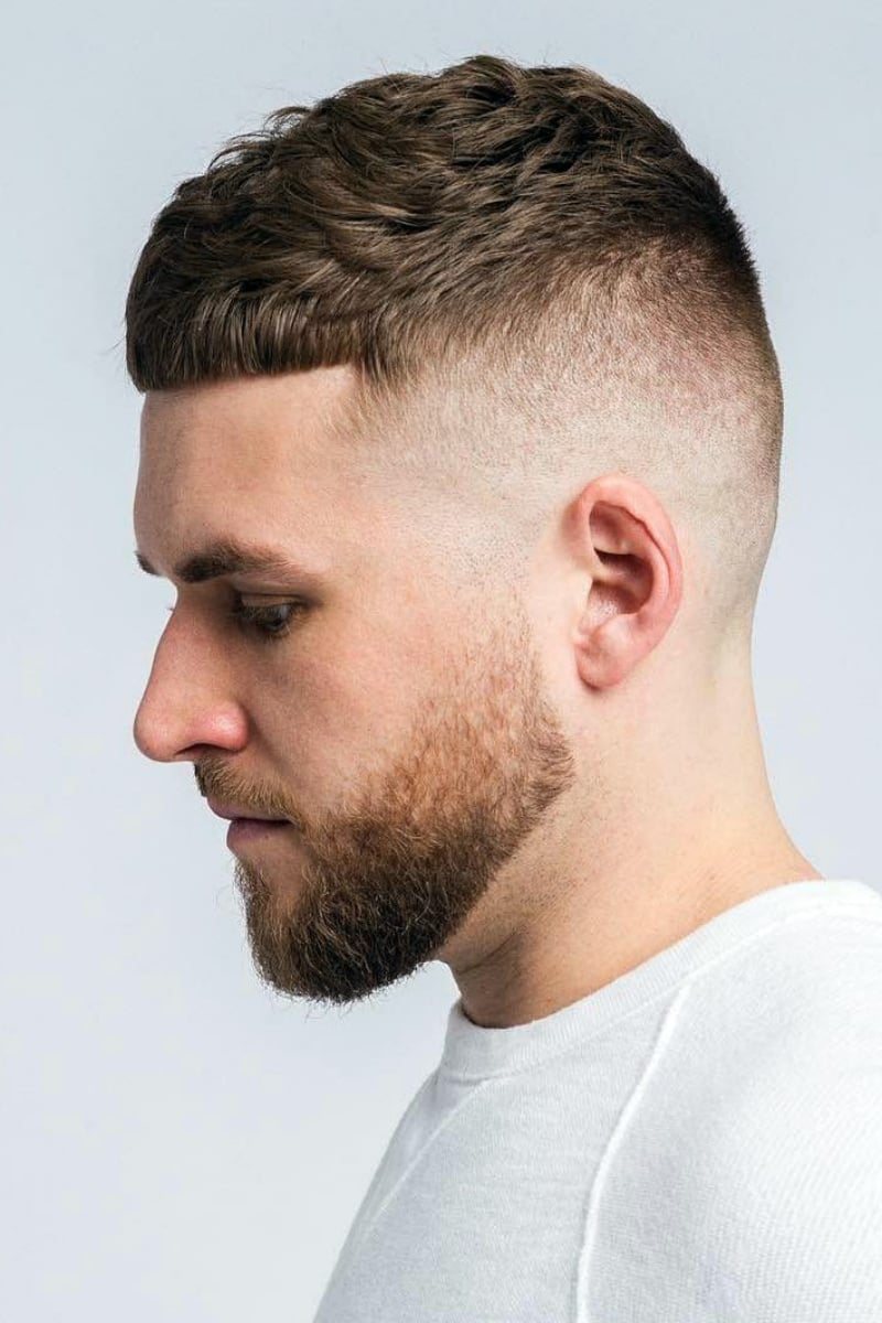 Caesar buzz cut với mái vuông