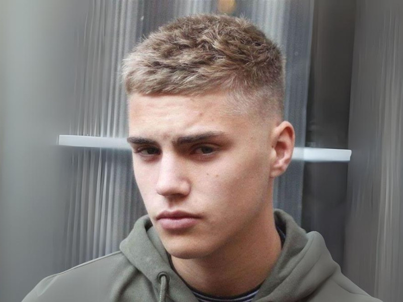 Buzz cut lai crew cut với phần trên dài hơn