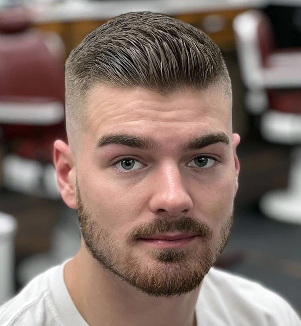 Side Swept Crew Cut tạo kiểu với pomade
